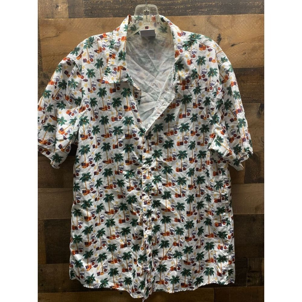 BDA Miller‎ Lite Christmas Short Sleeve Button Up Size Small
